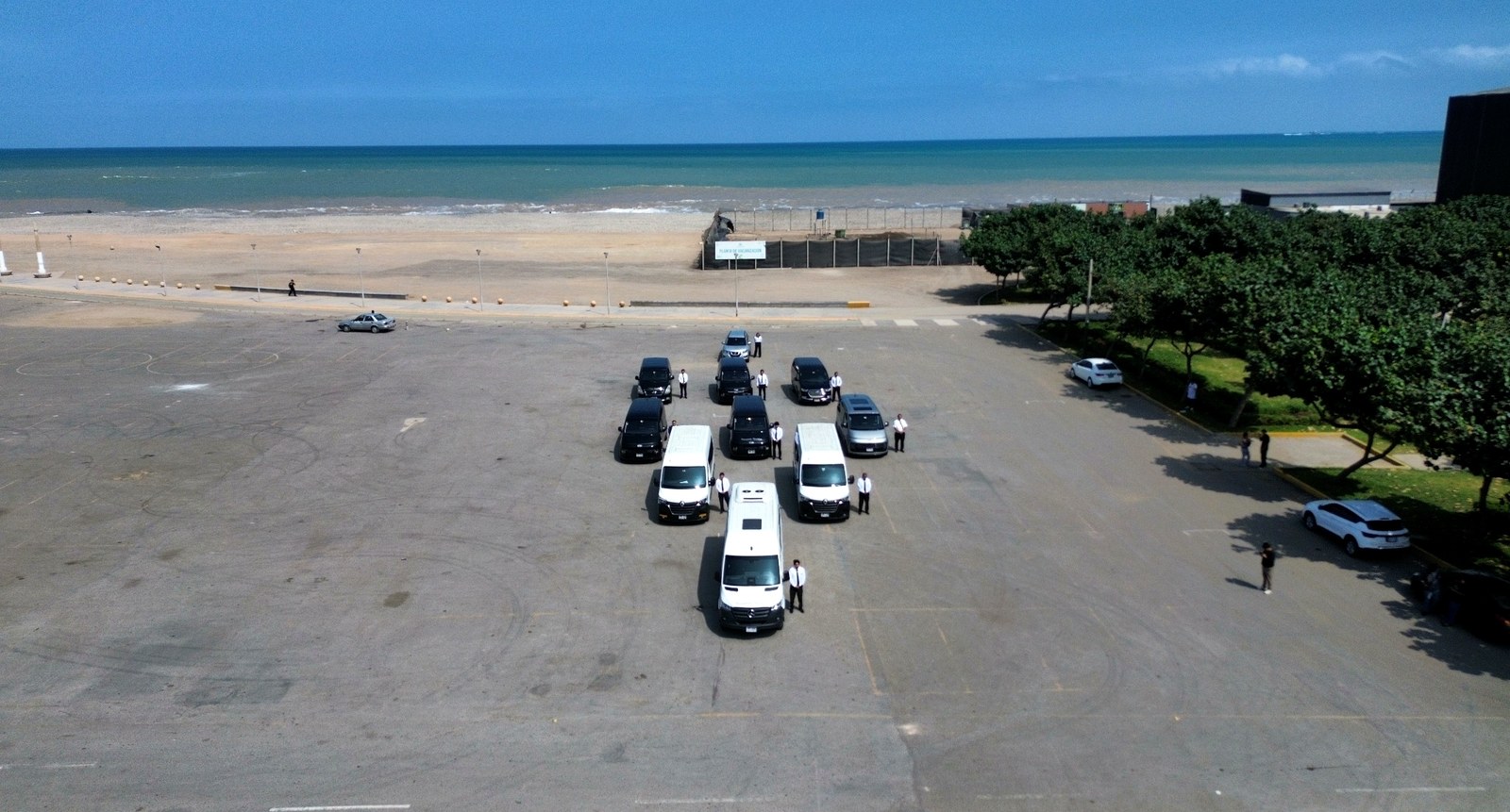 Flota de transporte privado Black Cab Peru en Lima