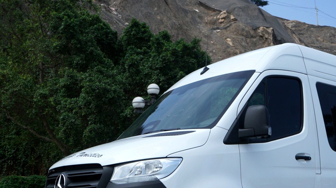 Mercedes Sprinter de Black Cab Peru para recorridos privados en Lima